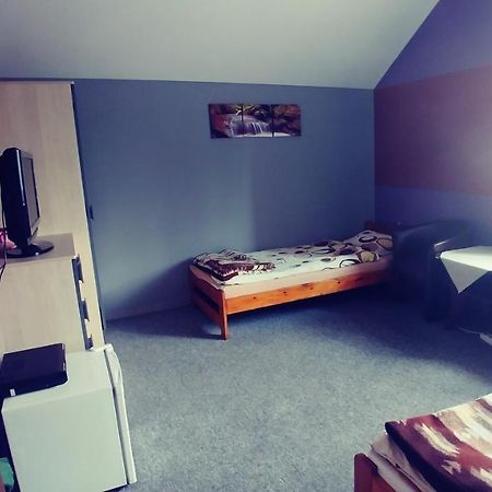 デンビツア Osrodek Sportowo Wypoczynkowy Pustyniaホステル エクステリア 写真